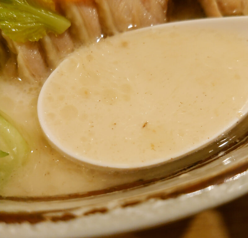 佳成 蒸し鶏の塩味湯麺
