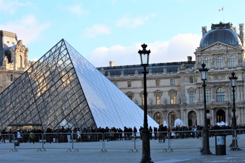 パリ ガラスのピラミッド
