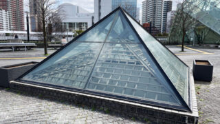 川口 ガラスのピラミッド