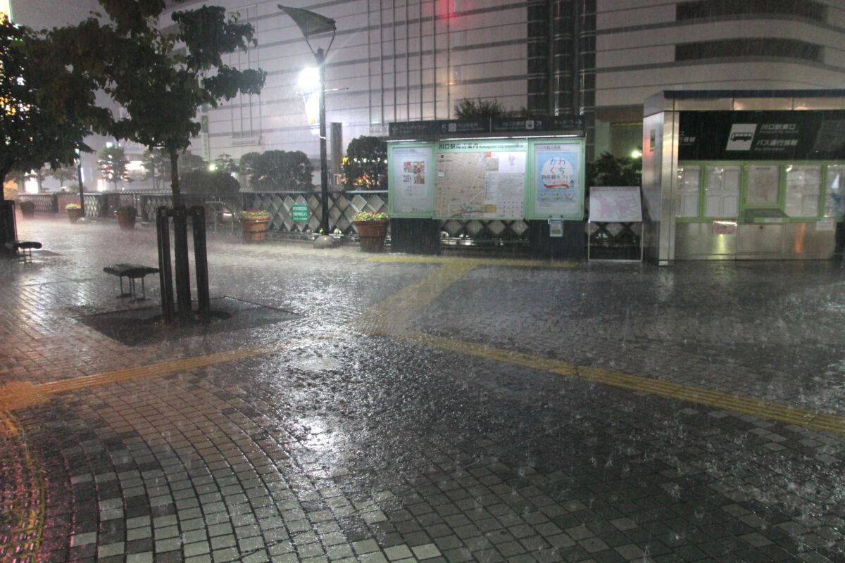 JR川口駅前 ゲリラ豪雨