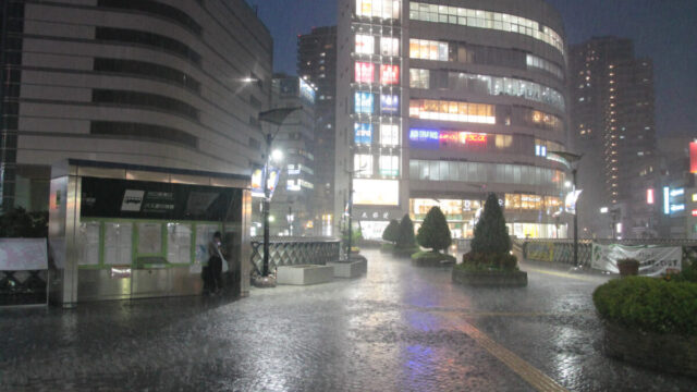 JR川口駅前 ゲリラ豪雨