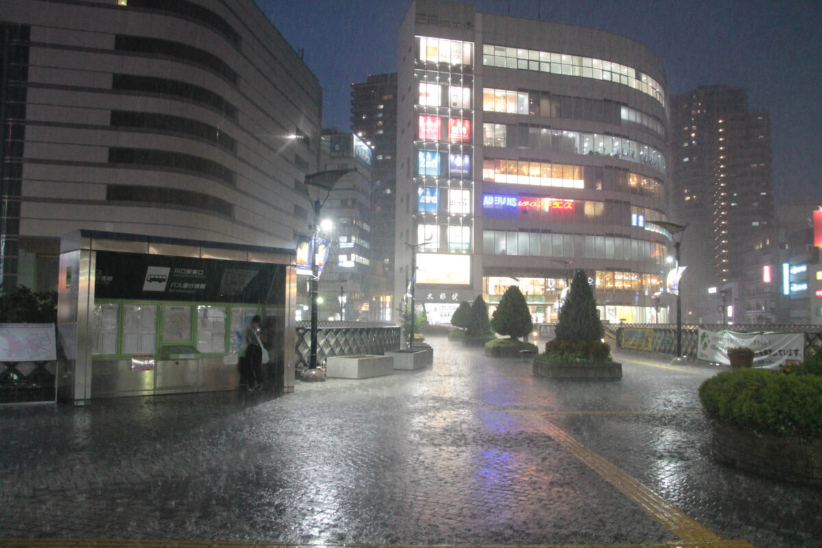 JR川口駅前 ゲリラ豪雨