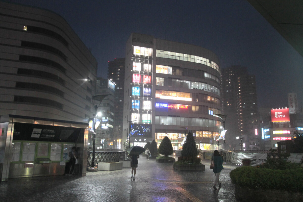 JR川口駅前 ゲリラ豪雨