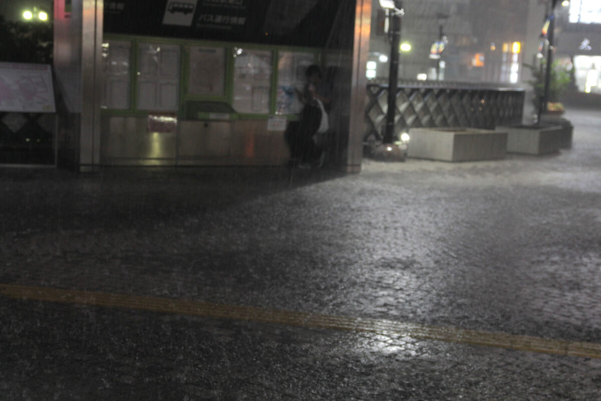 JR川口駅前 ゲリラ豪雨