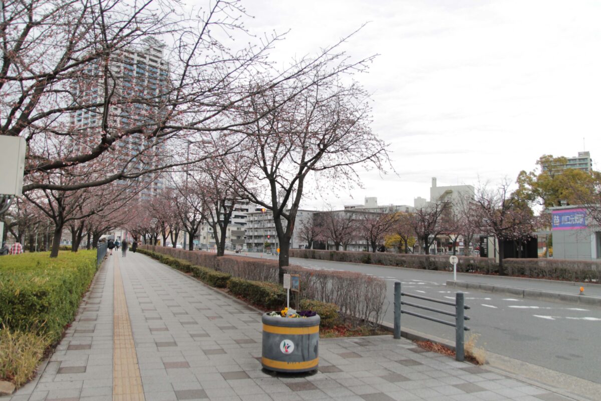 川口元郷駅前