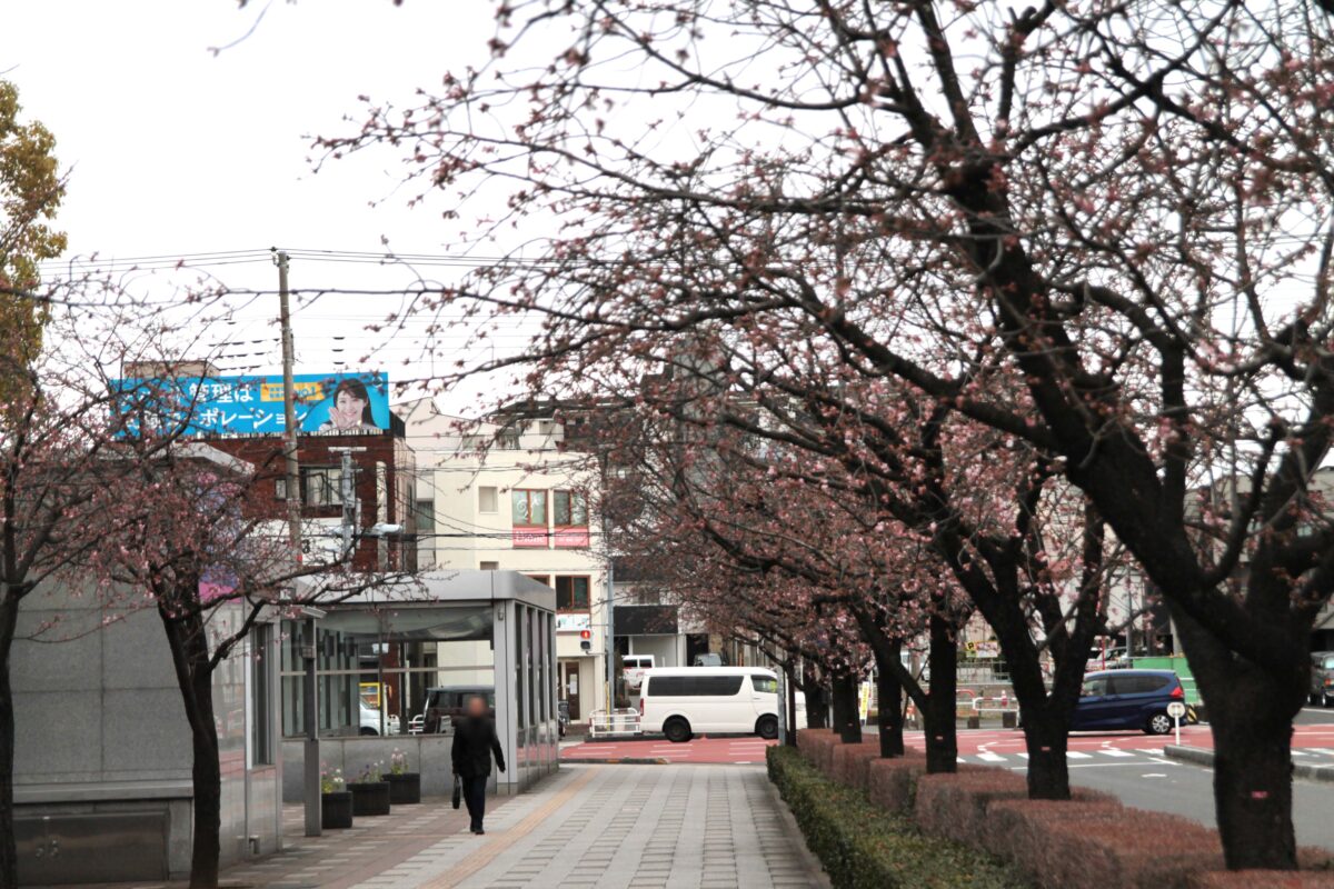 川口元郷駅前