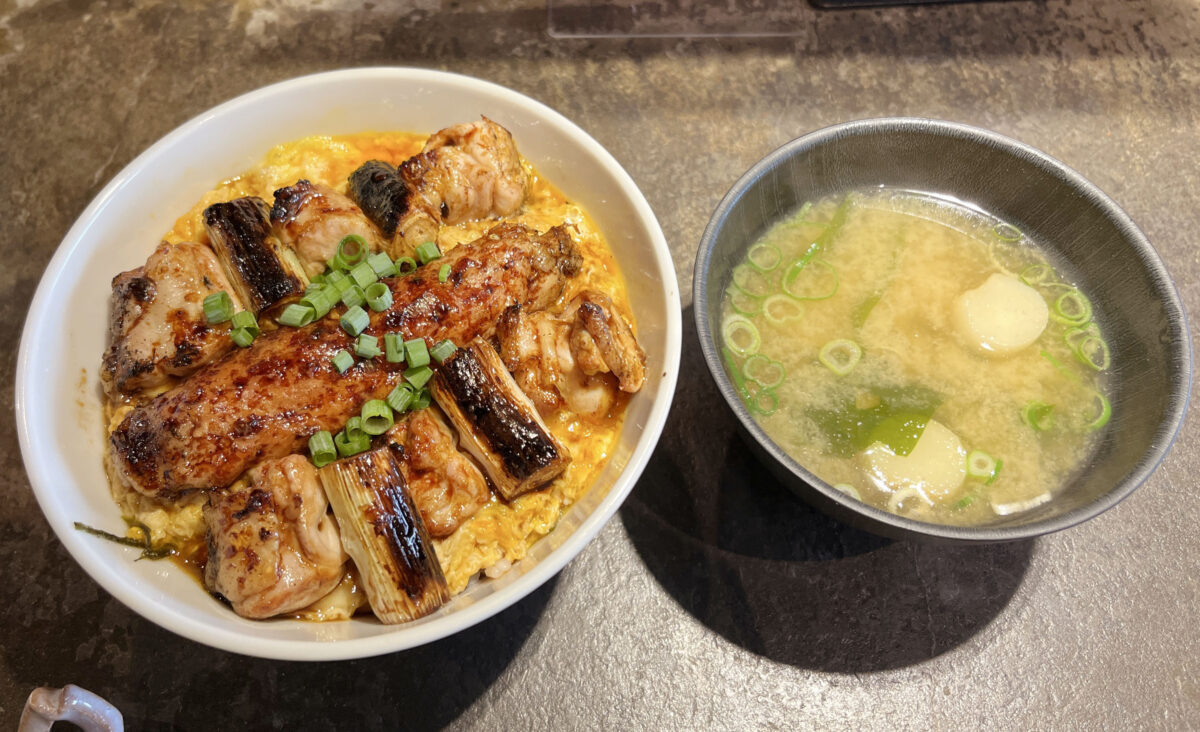 栄町 炭火焼鳥と燻製ケブリノ