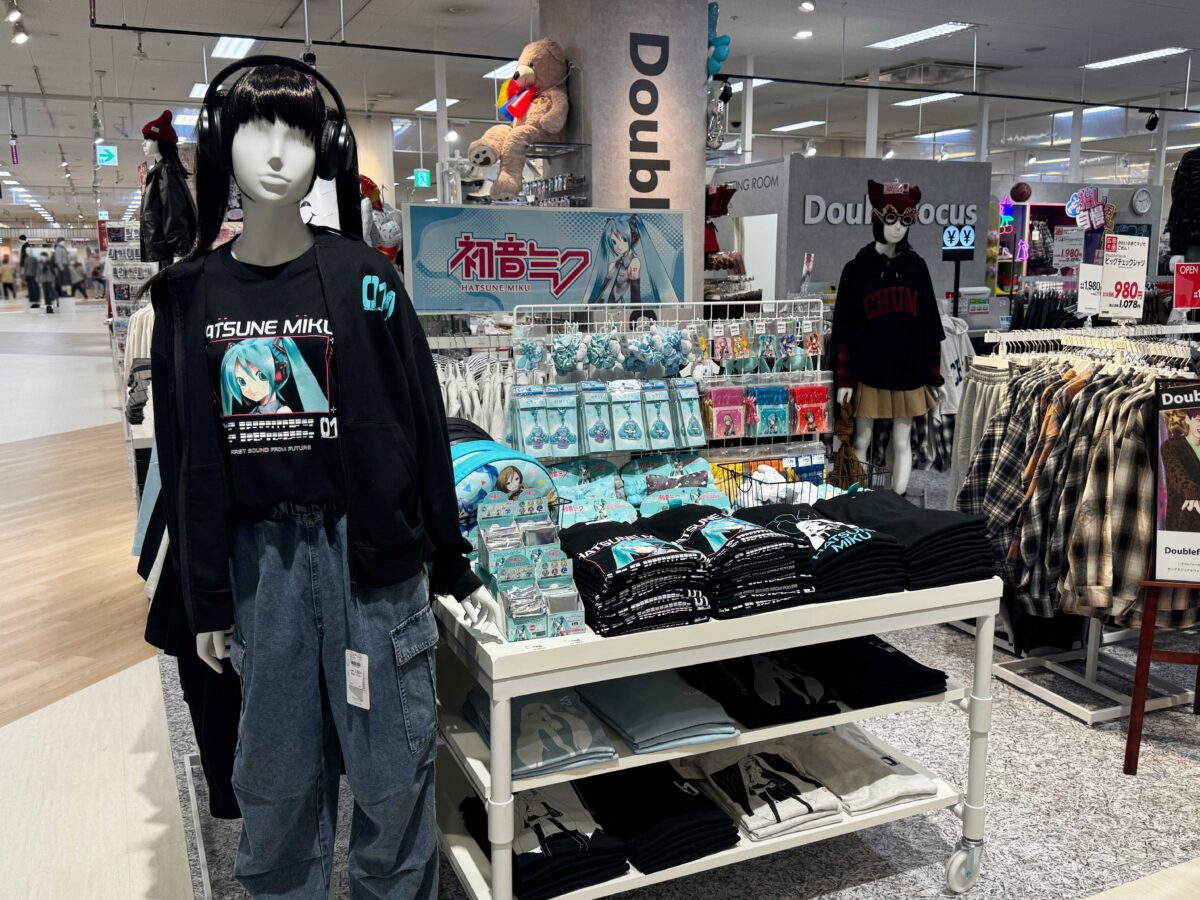イオンモール川口前川2階衣料品フロア