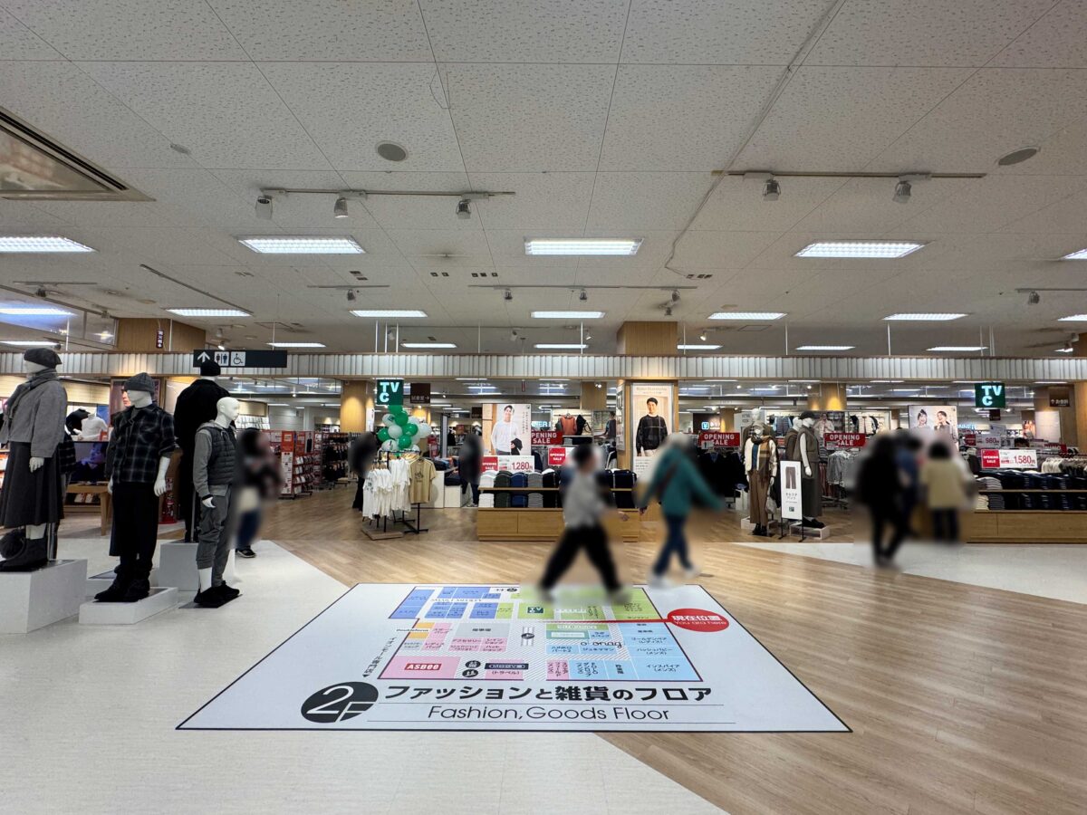 イオンモール川口前川2階衣料品フロア