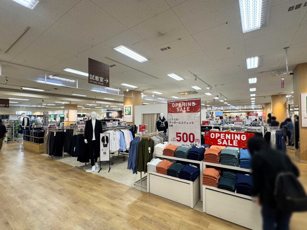 イオンモール川口前川2階衣料品フロア
