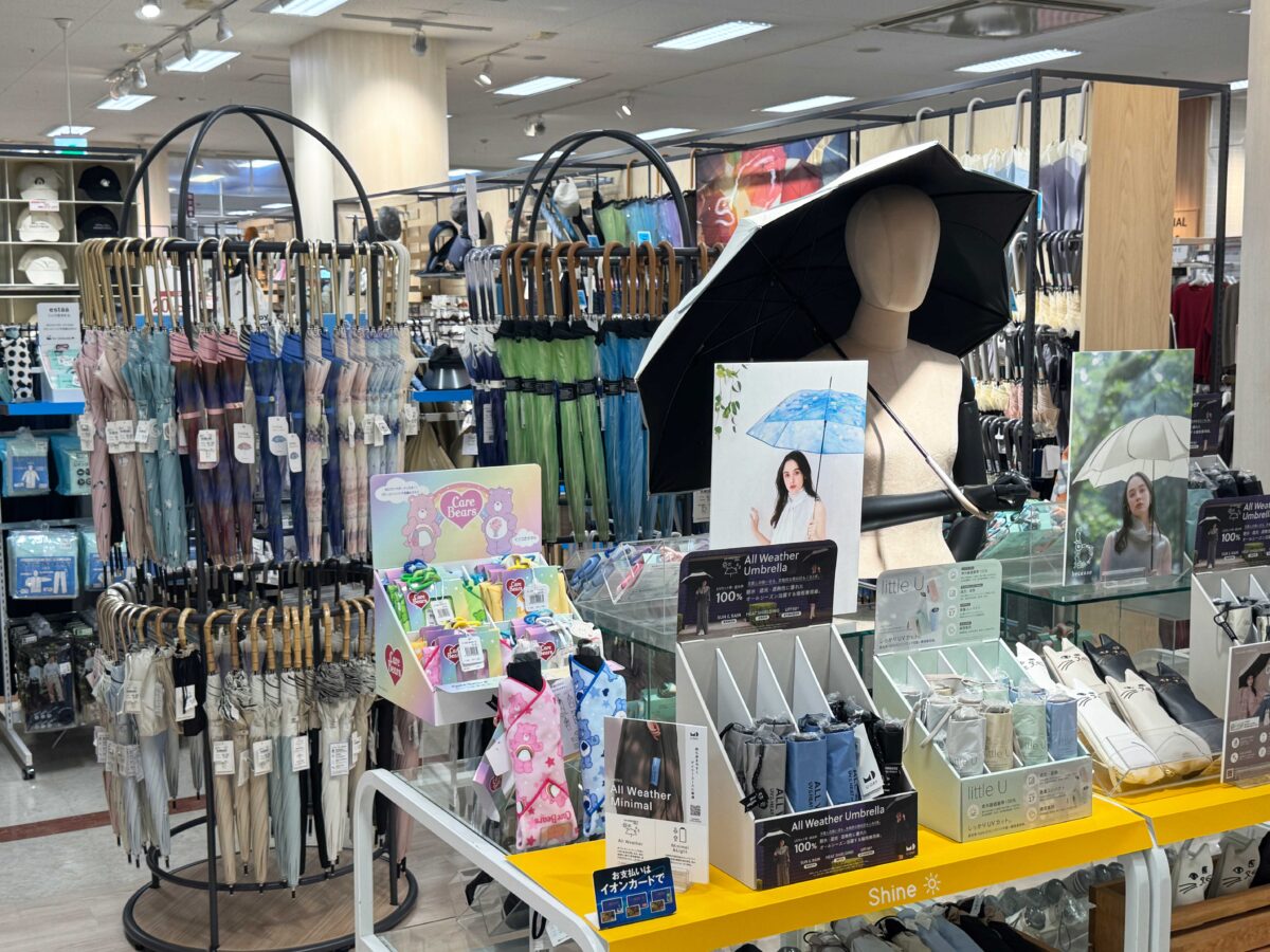 イオンモール川口前川2階衣料品フロア