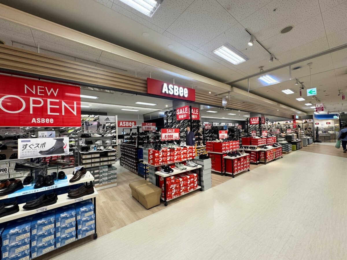 イオンモール川口前川2階衣料品フロア