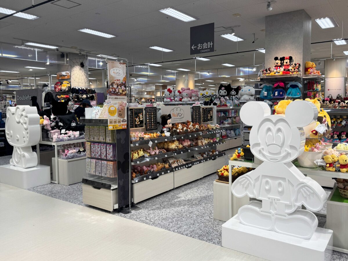 イオンモール川口前川2階衣料品フロア