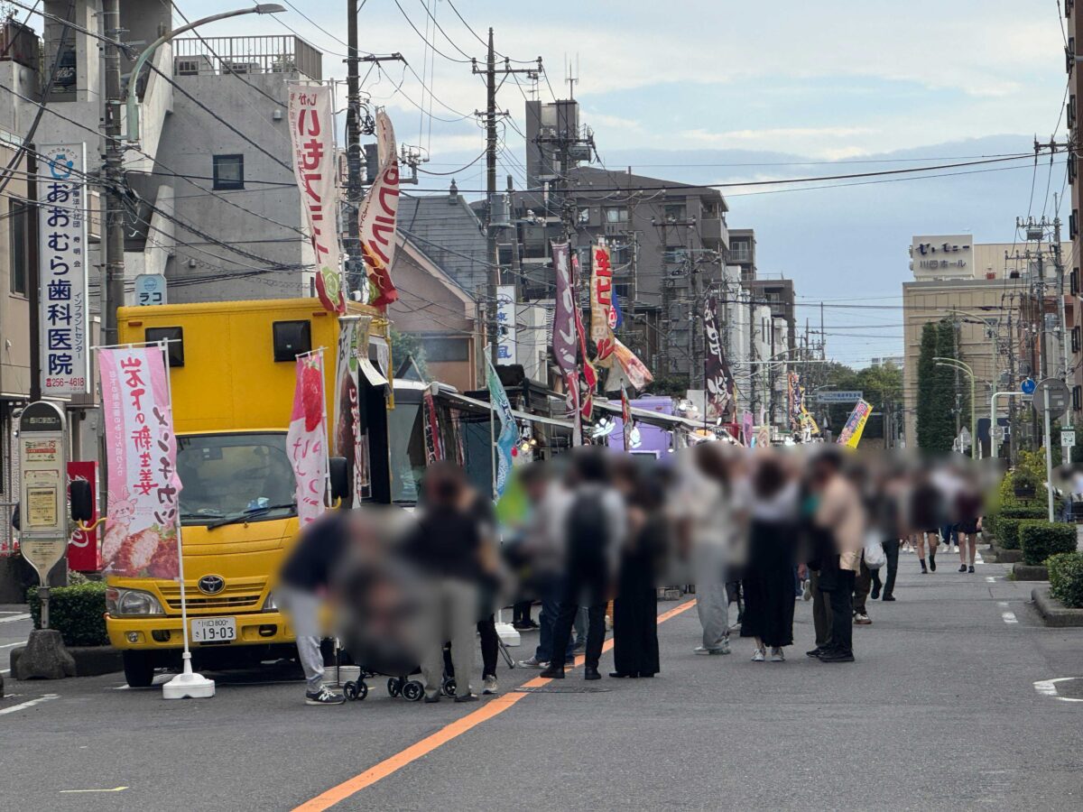 川口花火大会キッチンカーの様子
