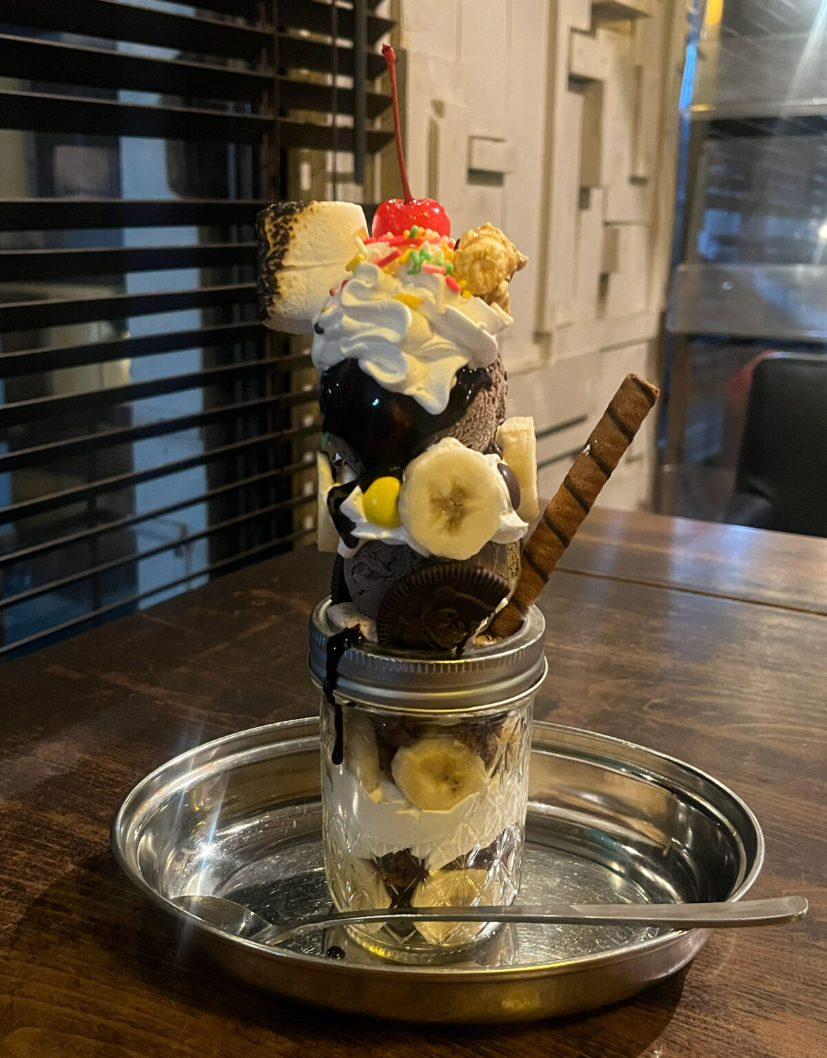 芝 CAFE ENZO チョコバナナジャーサンデー