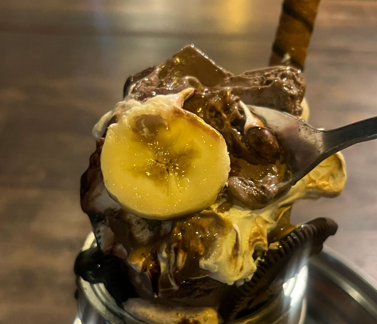 芝 CAFE ENZO チョコバナナジャーサンデー