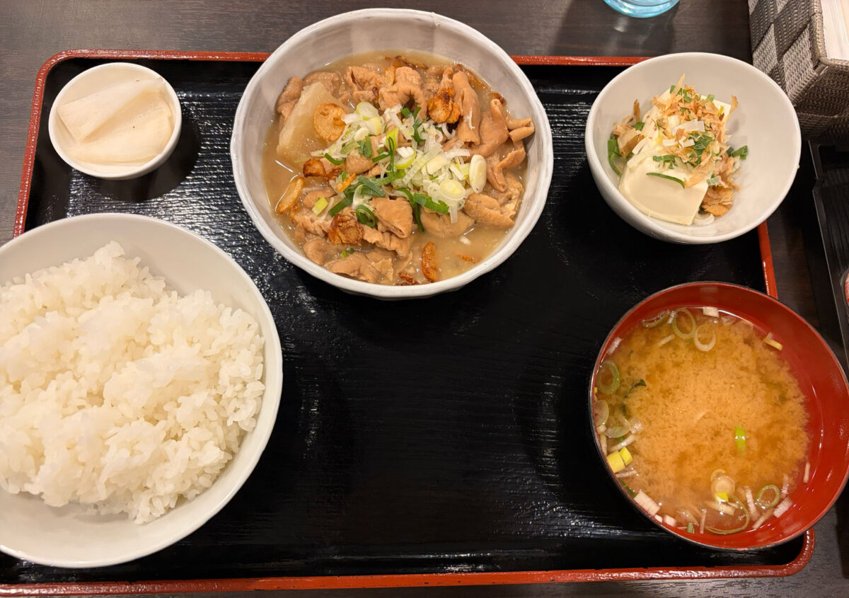 川口 食う坊 スタミナもつ煮定食