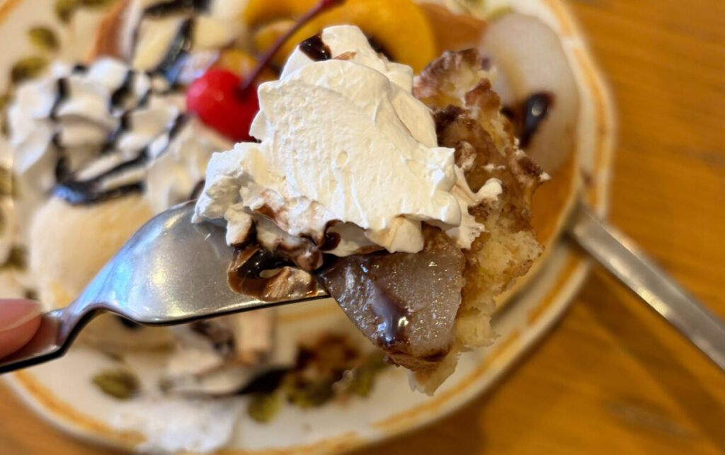 前川 アブロード フルーツアイスホットケーキ