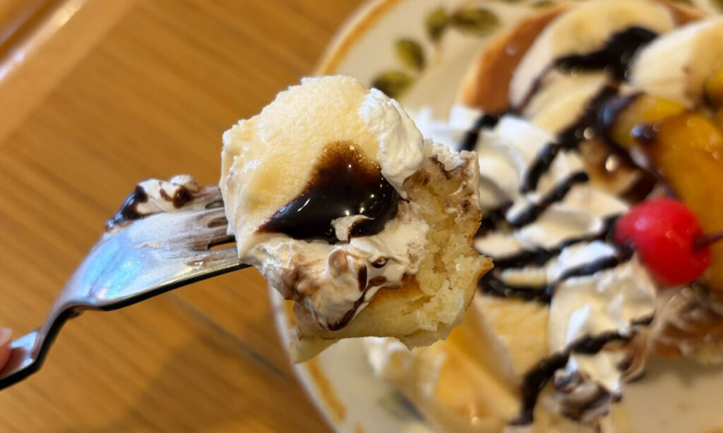 前川 アブロード フルーツアイスホットケーキ