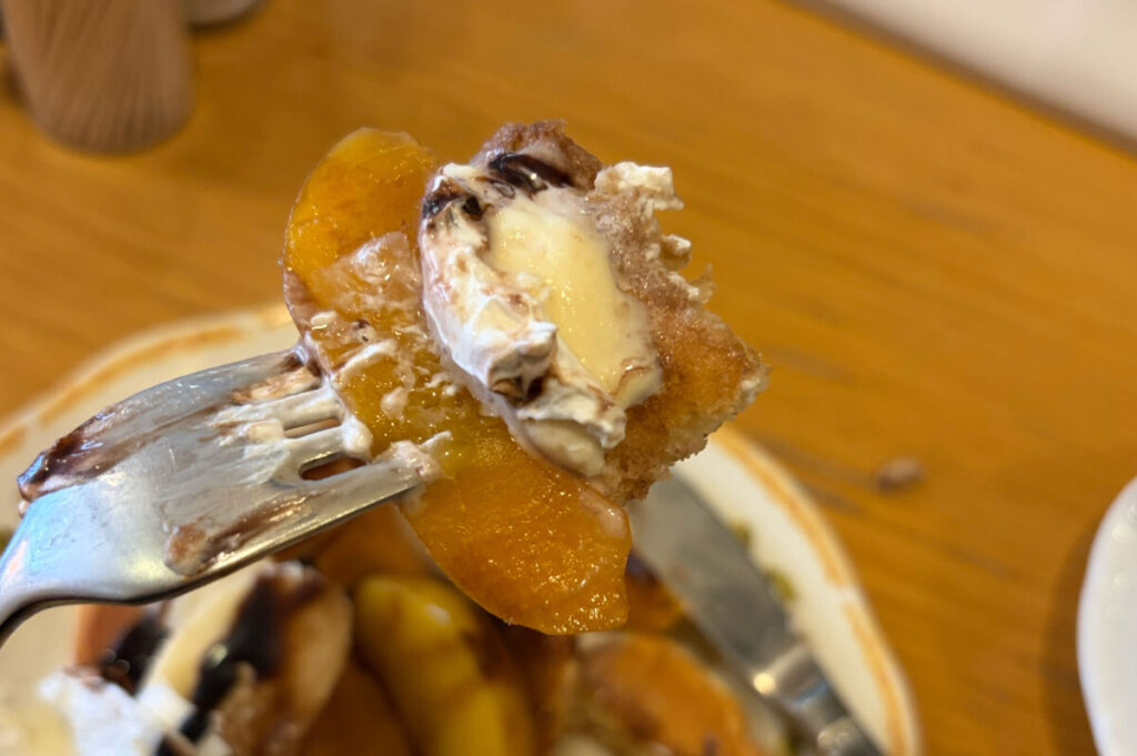 前川 アブロード フルーツアイスホットケーキ